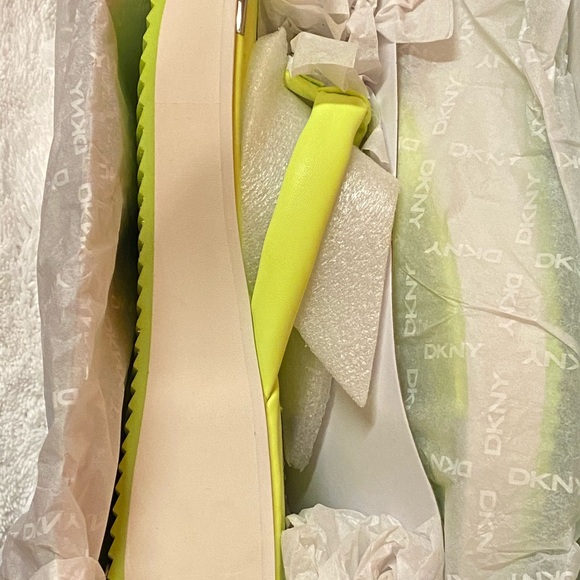 sandals - Picture 8 of 9